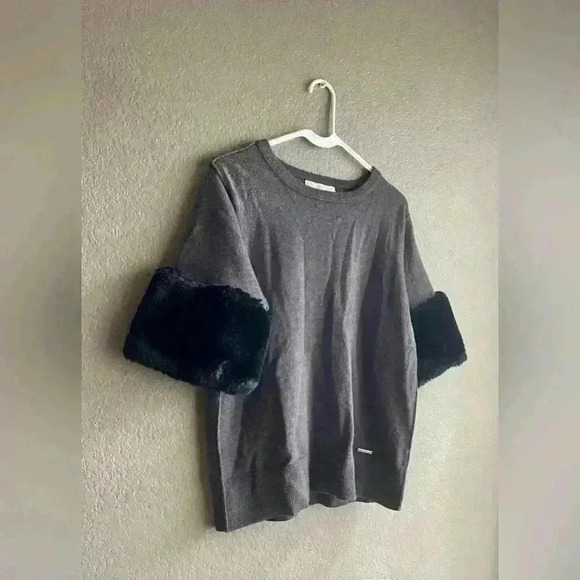 Michael Kors Grey Derby Sweater Black Faux Fur Cuffs Size Small - Picture 4 of 9